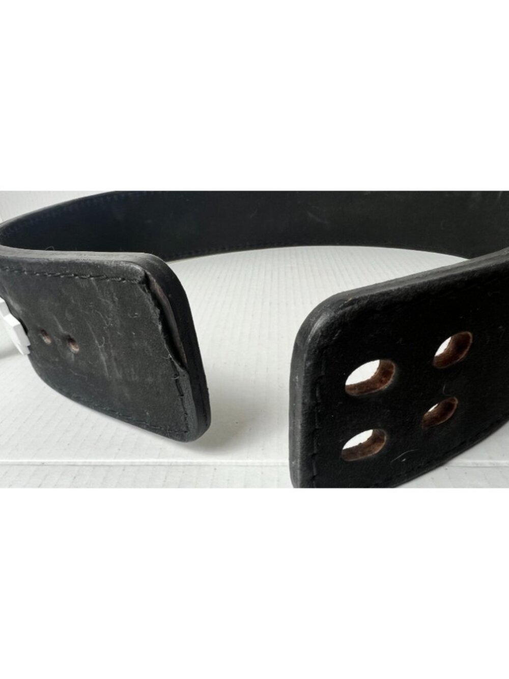 Irontanks Caliber 10mm 3" Powerlifting Belt Black w Matte White Lever Buckle - Picture 9 of 9